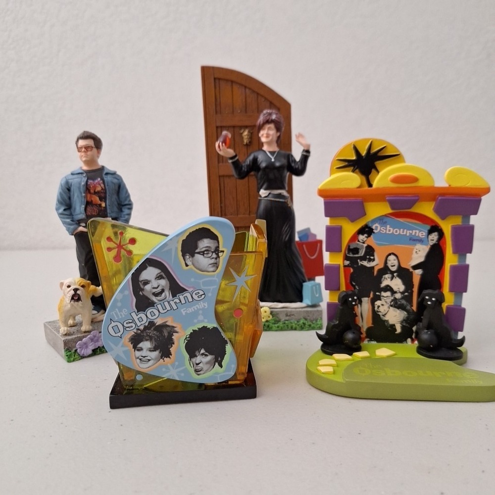 RARE Vintage 2002 OZZY OSBOURNE & FAMILY Collectible Figures & Cup/Holder 8" - Picture 3 of 15